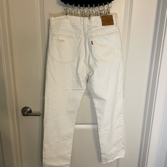 Levi’s Wedgie Fit Straight Leg Jeans - Cloud Bank (white ripped) - Picture 4 of 5